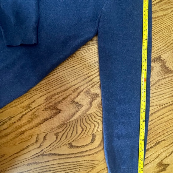 Vineyard Vines Boys Large Blue Sweater - Picture 6 of 7